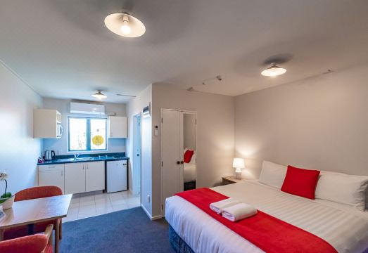 딘스 부쉬 모텔