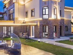 Popular Vacation Homes in Jingshan