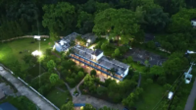 Yingxi Peak Forest Corridor Cuiying Residence