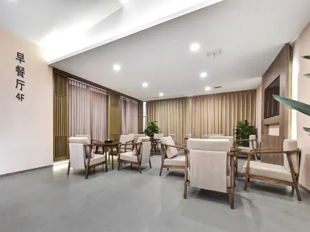 Huayang Hotel (Neijiang Wanda Plaza) Отели рядом с достопримечательностью «Zhang Daqian Memorial Hall»