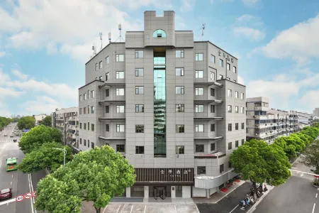 JI Hotel (Danyang Railway Station South Square Eyeglasses City) Отели в г. Даньян