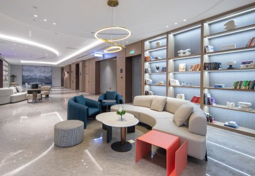 2. 칭다오 우쓰광창..