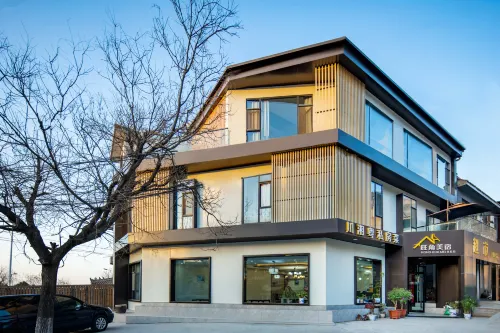 HuashanMong Kok Boutique Design B&B (at Huashan Scenic Area Ticket Office)