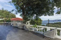 Slow Life Bali Coast Holiday Hotel - Inns
