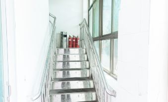 Zhengding Xinduo Supermarket Hotel