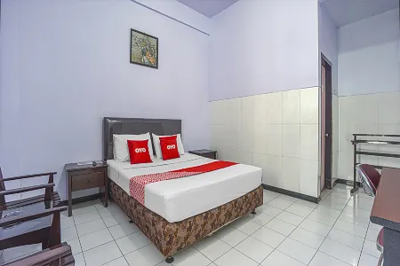 OYO Life 90589 Palem Garden Hotel Отели в г. Тулунгиган