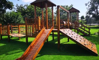 Shangchuan Yishe Guesthouse