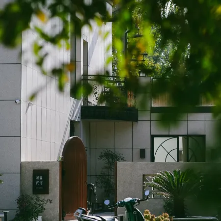 Yining Tinglin Homestay (Six star street)