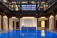 Swan Lake Inviting Moon Paviloin Hotel（Taierzhuang Ancient City Scenic Area） - Romantic