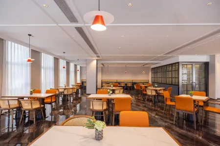 Shoulvrujia Aifeel Hotel (Beijing ABP Tiantan Hospital) Отели рядом с достопримечательностью «Eiffel Tower»