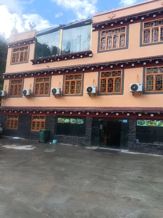 Batang Chengya Brothers Hotel Отели рядом с достопримечательностью «Hot Spring Boiled Tibetan Eggs»