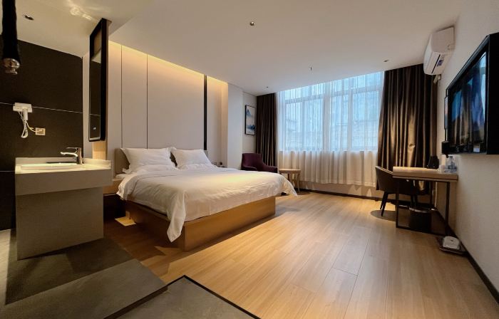 Guiping Clover Holiday Hotel