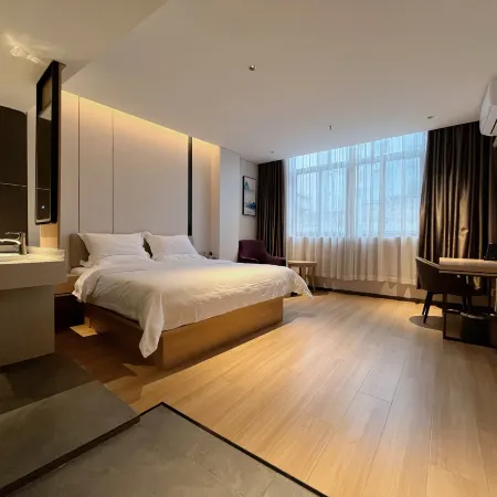 Guiping Clover Holiday Hotel
