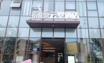 Peacock Nest Cloud Villa Hotel