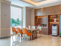 Vienna Hotel (Uxin Banner Tuke Town) - parking