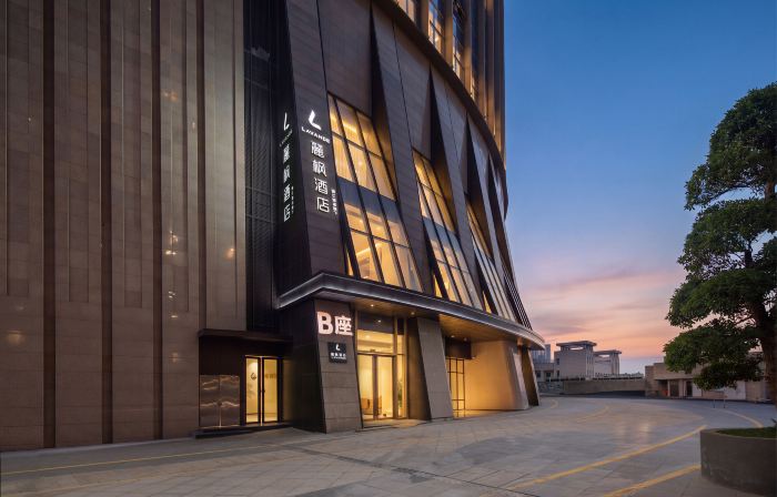 Lavande Hotel (Guiyang North High-speed Railway Station Maotai International Center)