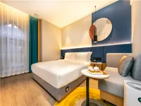 Chalet Hotel (Xi'an Bell  and Drum Tower&Huimin Street Branch) Hotels in Xi'an