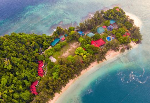 수테라 생추어리 로지 앳 마누칸 아일랜드 외관