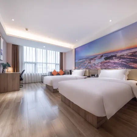 Yuefeng Hotel (Yangjiang Baili Plaza)