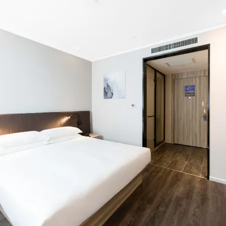 HanTing Premium Hotel (Weinan North Station Letian Avenue)