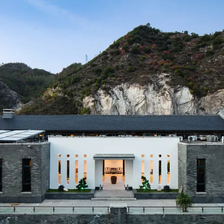 Moshang Light Hotel (Luanchuan Laojunshan Fenghuang Tianjie Store)