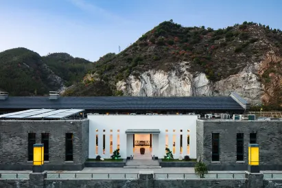 Moshang Light Hotel (Luanchuan Laojunshan Fenghuang Tianjie Store)