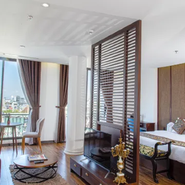 Dong Duong Hotel & Suites - Afternoon Tea Inclusive - Very Central Hotels near Phap Lam Pagoda