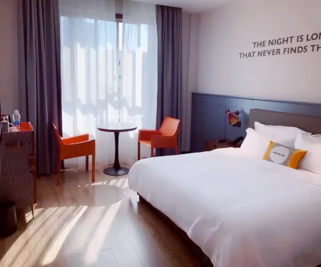 City Comfort Premier Hotel (Wuhan Hankou Railway Station Changgang Road Subway Station) Отели рядом с достопримечательностью «Jinyin Lake Wetland Park»