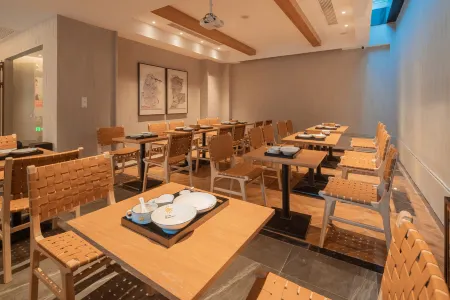 Hidden Heaven Hotel Отели рядом с достопримечательностью «Yongning Bridge»