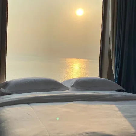 Floral Hotel·Qingdao Dream Ship Scenic Hotel Отели рядом с достопримечательностью «Храм Джаншан»