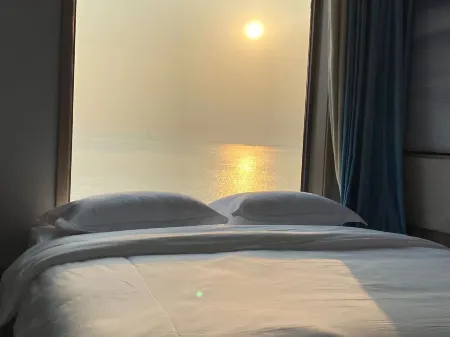 Floral Hotel·Qingdao Dream Ship Scenic Hotel Отели рядом с достопримечательностью «Qingdao TV Tower-High Altitude Experience Hal»