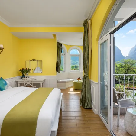 Yangshuo Yulong River Castle
