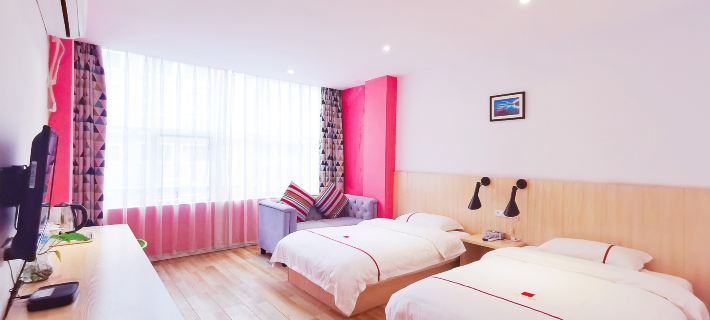 Huaying Qianli Express Hotel Hotels in Huaying