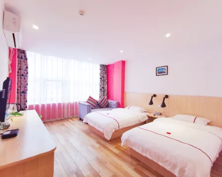 Huaying Qianli Express Hotel Hotels in Huaying