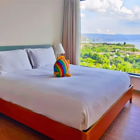 Fuxian Lake Mountain Lake Hotel