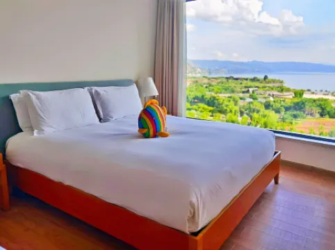 Fuxian Lake Mountain Lake Hotel