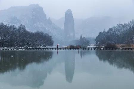 Quxishanju Отели рядом с достопримечательностью «Zhutan Mountain»