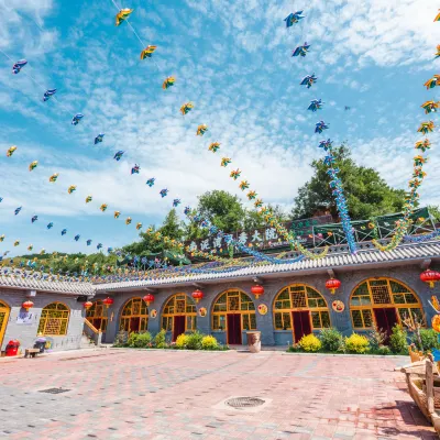 Yan'an Lingxiu Quadrangle Inn Hotel dekat Nanniwan Scenic Area