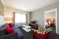 Quest Albury Hotels near Sunglass Hut Myer Albury