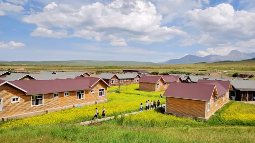 Shandan Army Horse Farm Huaixi Holiday Town - vue sur la montagne