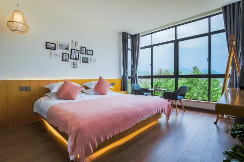 Yizhuju · Cloud Skiing · Forest View · Party Family Vacation Homestay