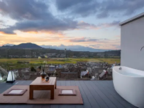 騰沖雲裏時光·無憂全景溫泉度假客棧（和順古鎮店） 騰衝酒店