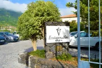 Estalagem do Vale - parking
