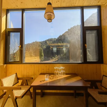 Mengbugu Inn