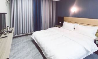 Mengzhou Longfeng Hotel