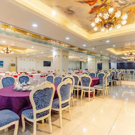 Elong R.YUN Hotel (Huainanzhan High School Wuyue Square)