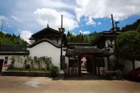 Floral Hotel·Jingning Zizaiju B&B Hotel (Yunzhong Daji Branch)