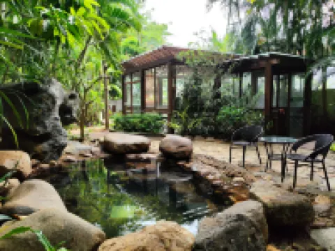 Haikou Weihao Hot Spring Hotel (Provincial Government Riyue Square)