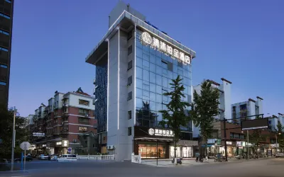 Qingmu Platinum Hotel (Changxing East fish square eight hundred companion store) Отели рядом с достопримечательностью «Wenzhou Medical College Continuing Education College Huzhou Branch»