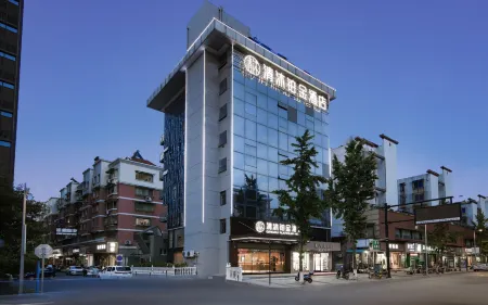 Qingmu Platinum Hotel (Changxing East fish square eight hundred companion store) Отели рядом с достопримечательностью «Imperial Palace of Emperor Chenwu»
